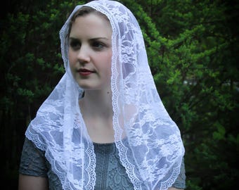 Evintage Veils~ READY TO SHIP Traditional  White Lace Vintage Inspired Lace  Triangle  Mantilla Chapel Veil (Soft)