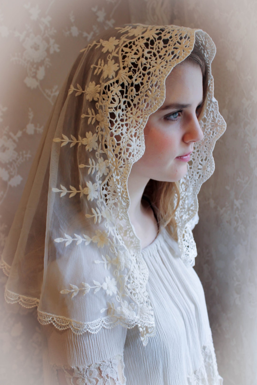 Needzo Long Chapel Veils for Church, Two Tone Ivory Veil for Catholic Mass,  Traditional Lace Head Coverings for Women, 24 Inches