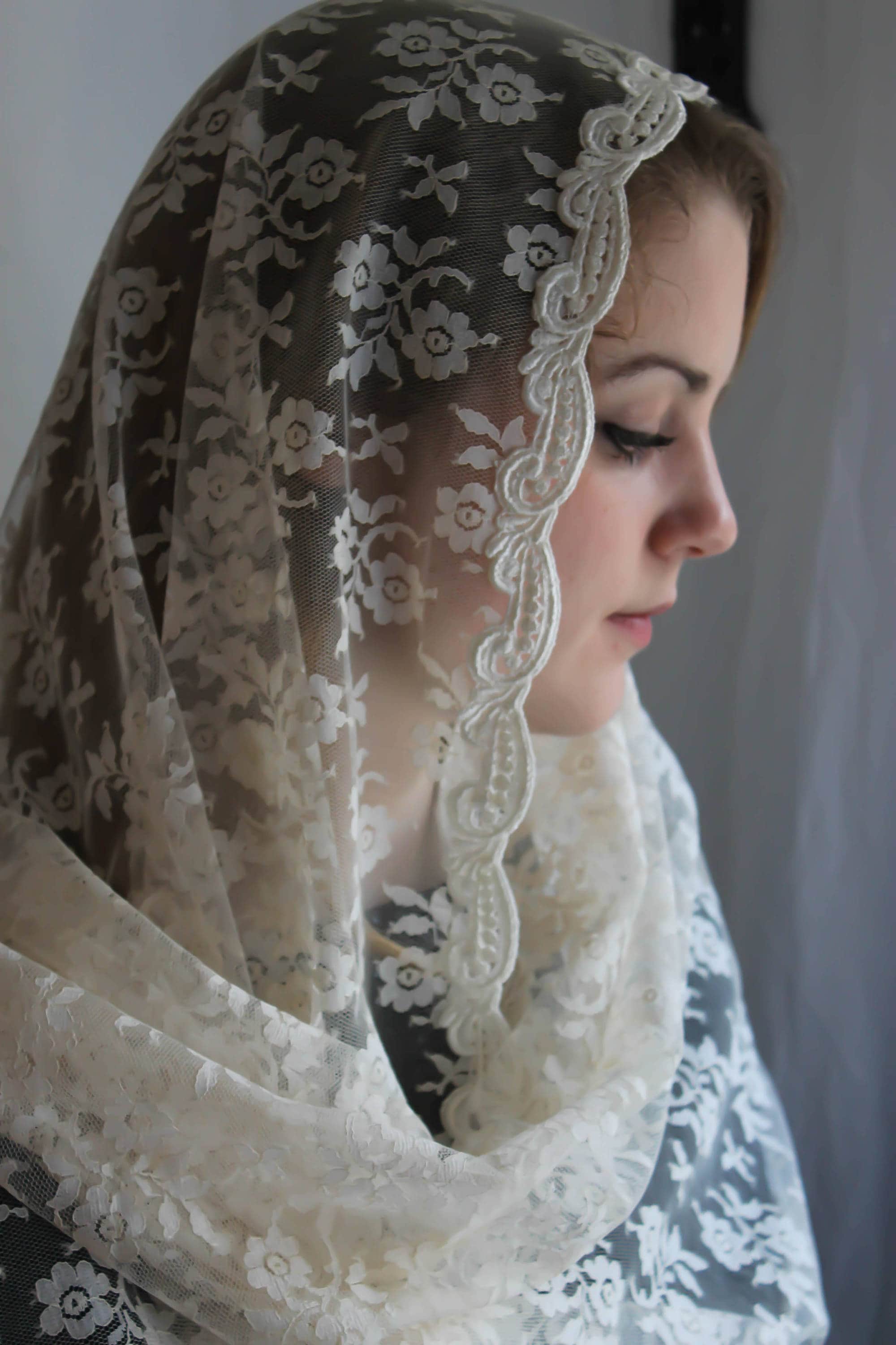 Evintage Veils Soft Ivory Extra Long Veil Vintage Inspired Lace Chapel