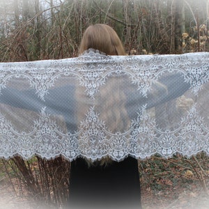 Evintage Veils~ Long Wrap Cream White Spanish Style  Lace Vintage Inspired Lace Chapel Veil Scarf Mantilla  Shawl