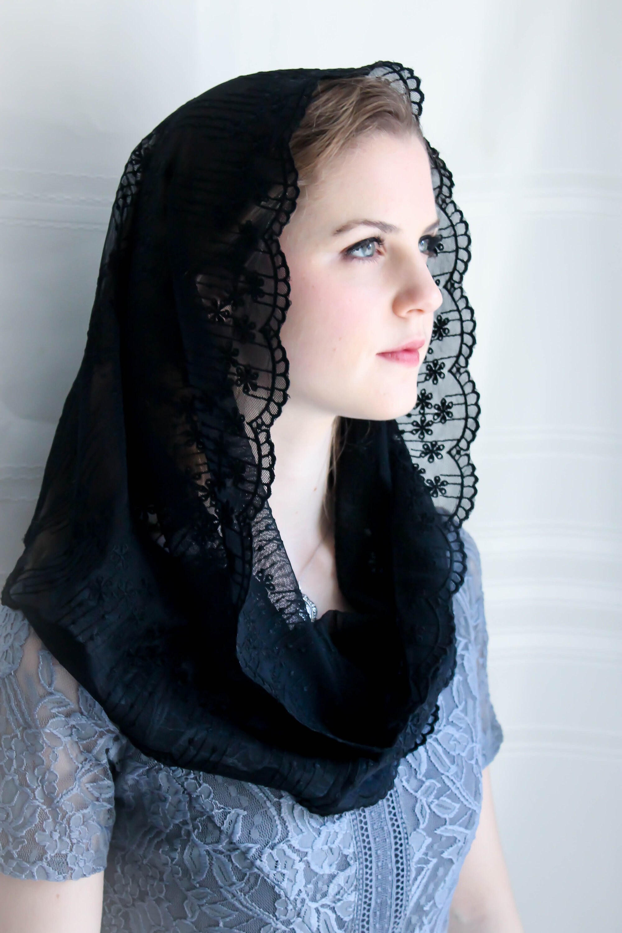Evintage Veils Stella Maris Black Embroidered Lace Chapel Veil Mantilla Head Covering Latin