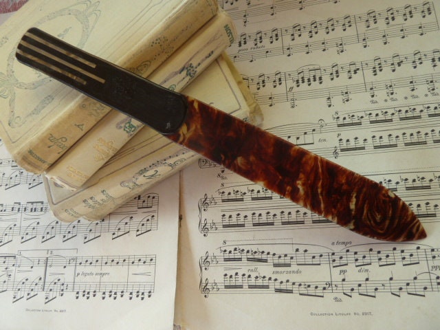 Vintage 1920/30's Early Plastic Faux Tortoiseshell Page Turner ou Letter Opener, Lucite, Celluloid, 