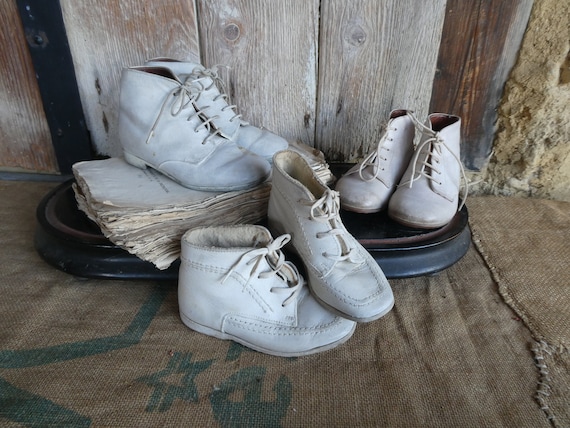 One Pair of Adorable Vintage French White Leather… - image 1