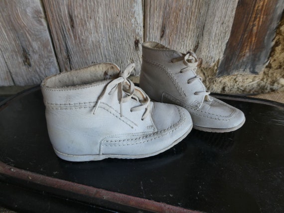 One Pair of Adorable Vintage French White Leather… - image 3