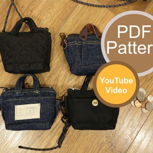 Könnte beinhalten: Vier kleine Taschen aus verschiedenen Stoffen, darunter Denim und gestepptes schwarzes Gewebe. Die Taschen haben einen oberen Griff und einen Riemen. Die Taschen sind auf einer Holzoberfläche angeordnet. Es gibt zwei Kreise mit Text auf dem Bild: "PDF Pattern" und "YouTube Video".