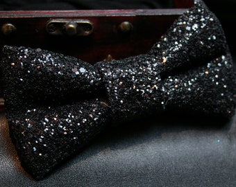 &quot;Schwarze Fliege &quot;&quot;Soul&quot;&quot; mit verkrustetem Glitzer&quot;