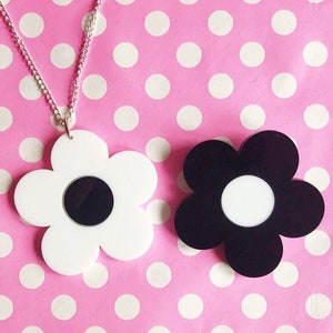 Mary Quant Necklace - Etsy Canada