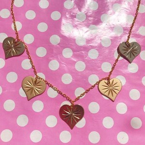 Retro starburst heart pendant necklace in gold