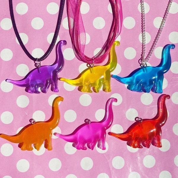 Collier bonbon dinosaure en rose bleu orange jaune rouge ou violet