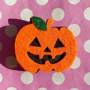 Graziosa molletta per capelli a forma di zucca in feltro, spilla nostalgica di Halloween