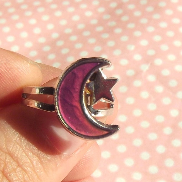 90s crescent moon mood ring