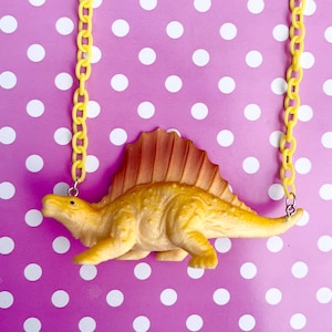 Lindo collar de Dimetrodon con cadena gruesa amarilla