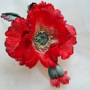 Silk Poppy brooch with bud, Poppy brooch, Poppy pin, Hand made brooch gift, Red Poppy silk flower,  Silk Poppy brooch, Hand-made brooch