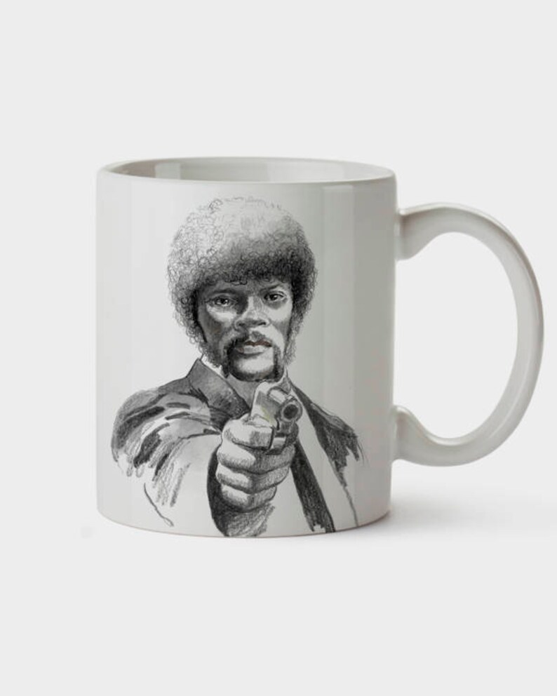 Pulp Fiction Mug Quentin Tarantino Taza movie lovers Uma Thurman John Travolta Ilustration Graphic design cult Cinema Indie
