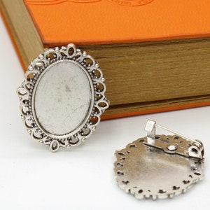 Tono argento antico/bronzo antico fatto a mano ovale spilla/spilla/spilla pettorale, castone vassoio base, misura 13 mm x 18 mm cabochon/foto/cammeo