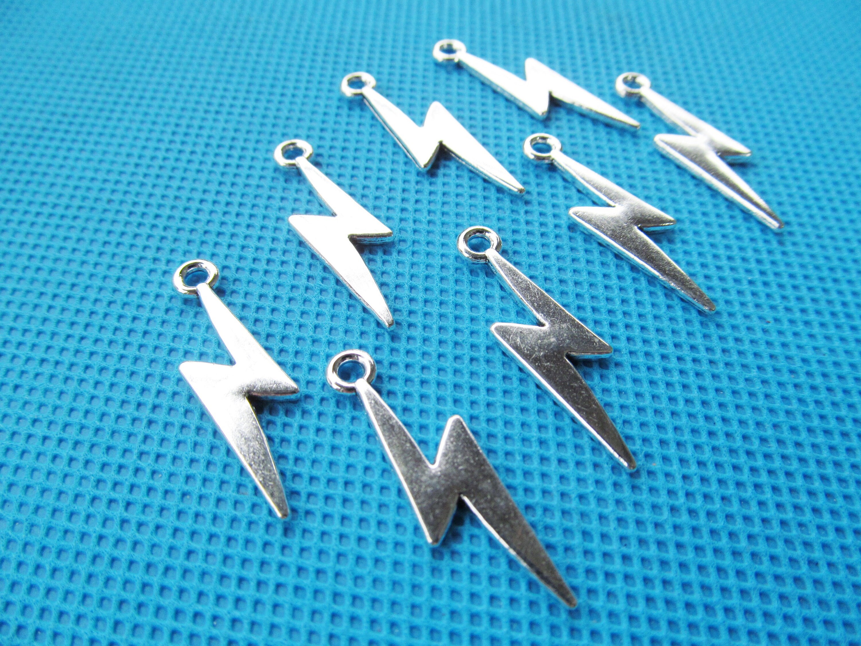 Origin428-22 - MAGNETIC CLASP SHINY SILVER/BLUE COMBINATION DROP PENDANT - 18