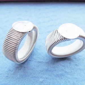 Silberton / antike Bronze glatt dehnbar flexibler Ring Charme finden, Basis Einstellung Tablett, passen 12 mm Cameo Cabochon, DIY Zubehör Schmuck
