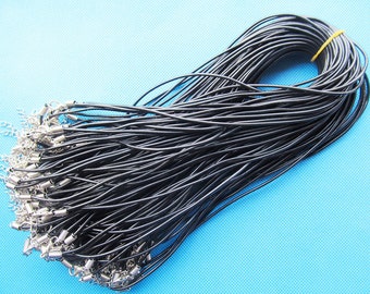 1,5 mm 16-17 Zoll verstellbar schwarz Glanz Gummi Leder Halskette Beading Schnur String Seil, 1,8 Zoll Extender-Kette, 12x7mm Karabinerverschluss, DIY Cord