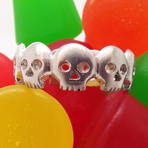 Silver skull ring, unending vow ring, skull eternity ring, unique wedding band, sterling silver ring, statement ring, promise ring