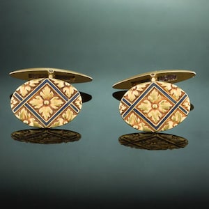Art Nouveau 18 Kt gold and blue enamel flower cufflinks