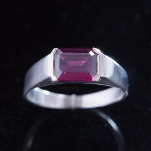 Vintage Sophisticated Natural Almandine Garnet Single Stone Signet ring