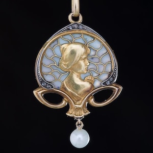 Colgante Art Nouveau de diamantes y perlas plique a jour