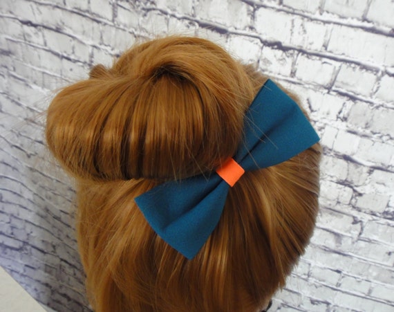 9. 10 Short Neon Blue Hair Accessories to Complete Your Look - wide 7