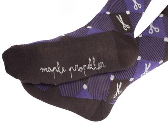 Men's colorful dress socks in dark purple | scissors design