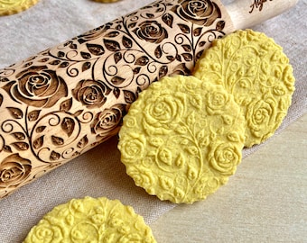 Rouleau à pâtisserie DAMAS ROSES. « Rouleau à pâte découpé au laser pour biscuits en relief avec motif de roses » par AlgisCrafts