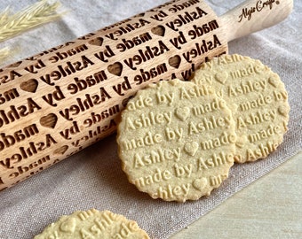 Personalisierter geprägter Teigroller mit benutzerdefiniertem Text Made by...oder Ihrem Text - Perfektes Geschenk für Kekse und Keramik von Algis Crafts