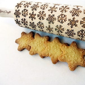 Rolling pin with snowflake pattern. Embossing rolling pin for Christmas gingerbread with SNOWFLAKES. Laser engraved image 2