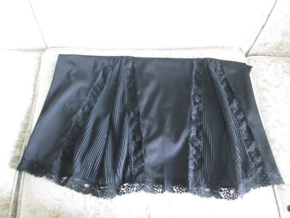 1960's Youth Form Black Half Slip/ Lace and Accordion… - Gem