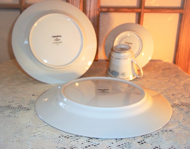 Noritake Legendary Sutton Court 4 Piece Place Setting Circa 1988 Dinner Salad Plates Teacup Saucer Bridal Shower Wedding Excellent Condition