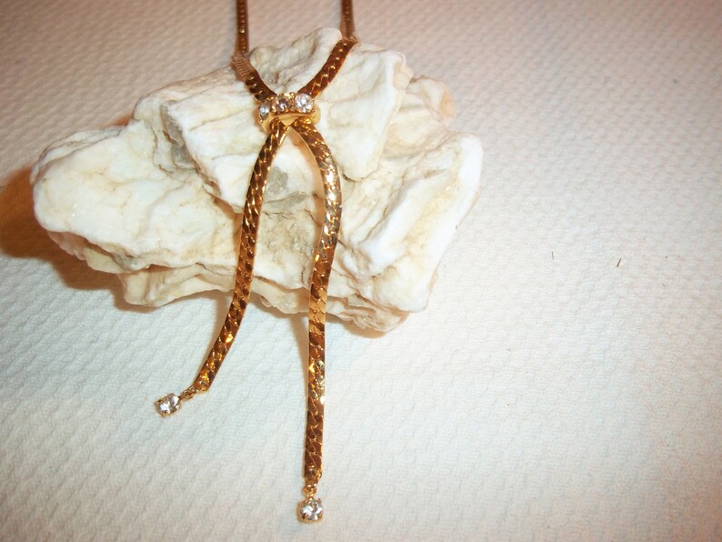 Cross-Over Tassel Necklace Serpentine Chain Faux Clear Rhinestones Modern Costume Jewelry Perfect For All Sweet Gifting Excellent Condition