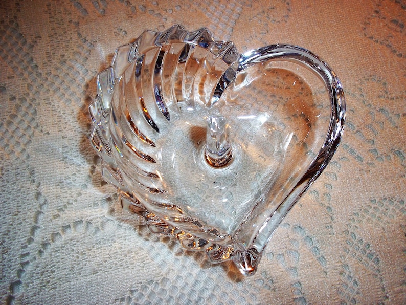 Beautiful Large Heart Ring Keeper Lead Crystal Vintage 1980/'s Excellent Condition Perfect for Her!