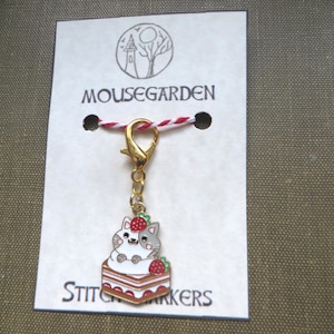 Strawberry cat cake progress keeper or stitch marker for knitting and crochet
