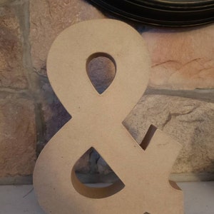Letras grandes de papel maché de 30 cm de alto: elige entre E, M, O y Q. ¡Estas letras de cartón gigantes miden 30 cm de alto!