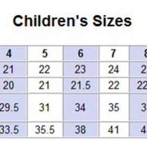 Puede incluir: Una tabla de tallas para ropa de ni&ntilde;os, titulada "Children's Sizes". Muestra medidas de pecho, cintura, largo t&eacute; y largo en pulgadas, desde la talla 2 hasta la 14. La tabla est&aacute; sobre un fondo blanco.