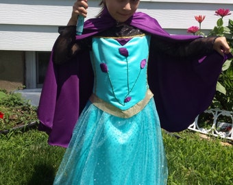 Vestido de Elsa con capa corta