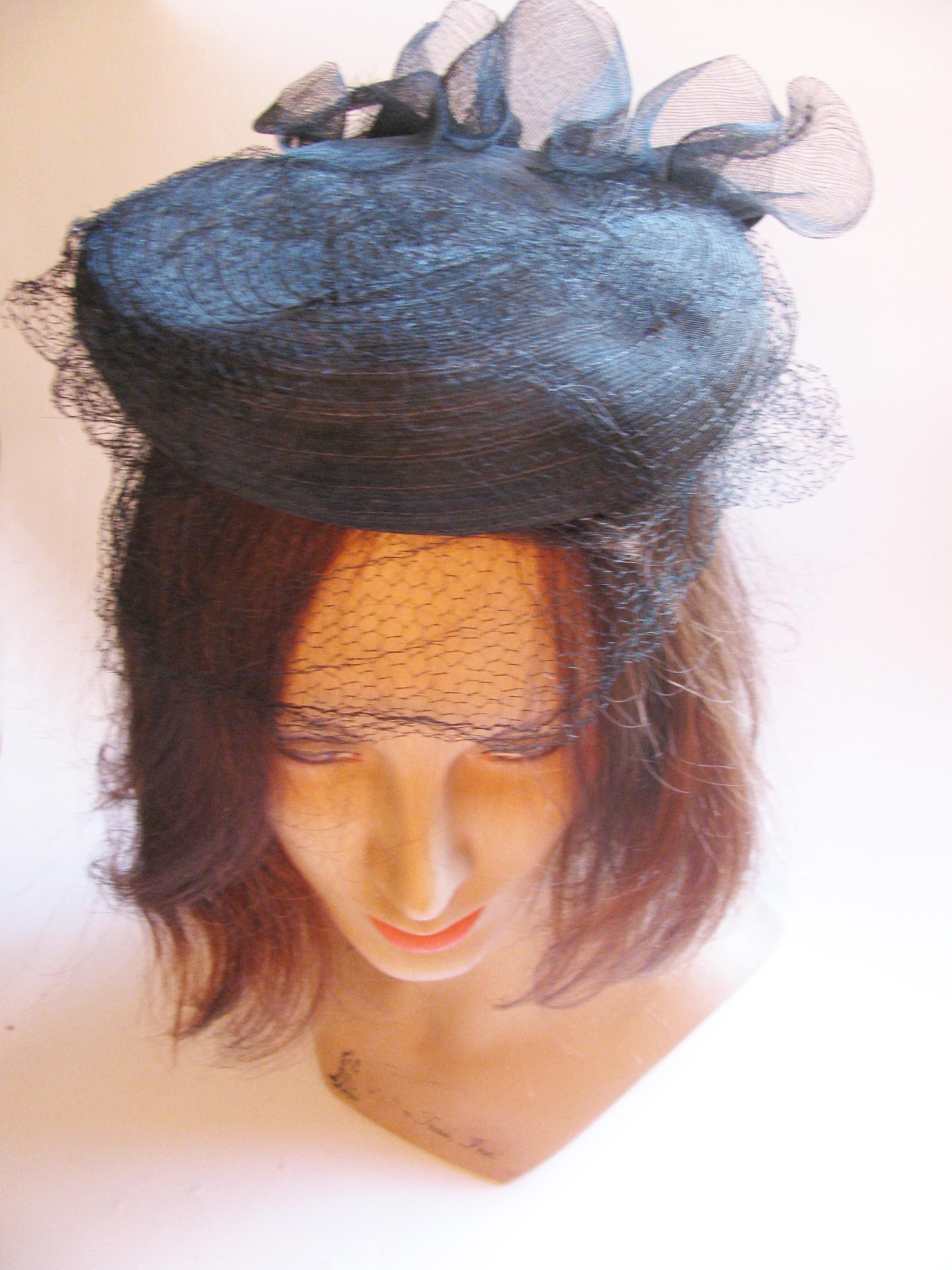 Black Vintage 1940s Hat With Netting and Large Black Bow in  display picture 2
