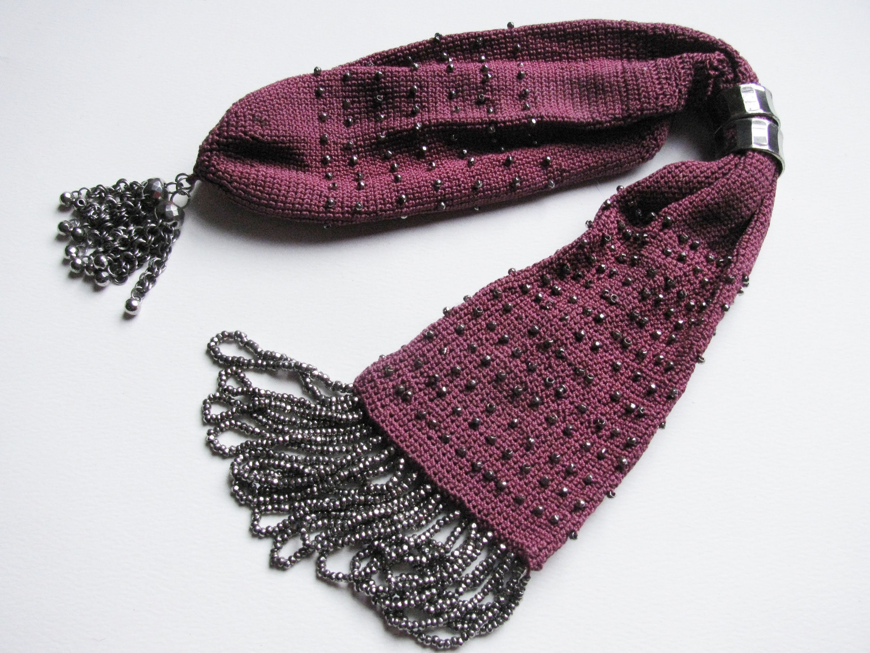 マイザーパース 刺繍編み込み　1800年代初期　イギリス　メタルビーズ マイザーパース 赤と緑の刺繍編み 1900年頃 フランス