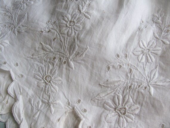 Wonderful Vintage 1900s White Embroidered Cotton … - image 5