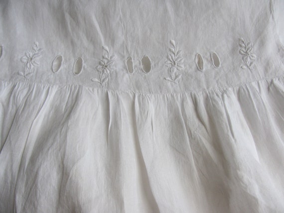 Wonderful Vintage 1900s White Embroidered Cotton … - image 7