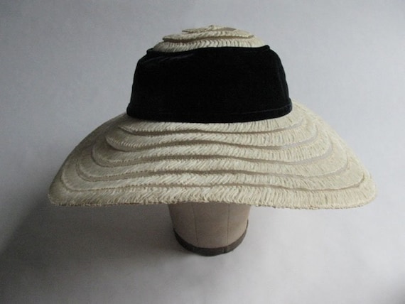 Vintage Florianne Off-white brimmed hat with navy… - image 2