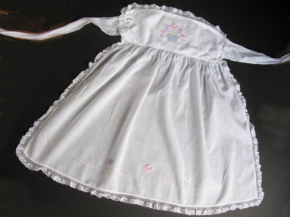 Adorably Detailed Vintage White Apron with Embroi… - image 1