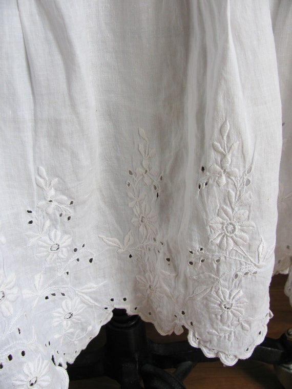 Wonderful Vintage 1900s White Embroidered Cotton … - image 3