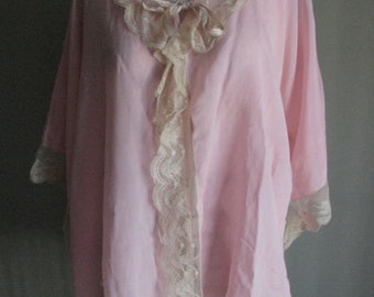 Beautiful vintage 1920s pink silk robe edged in ecru lace