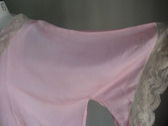 Beautiful vintage 1920s pink silk robe edged in e… - image 7