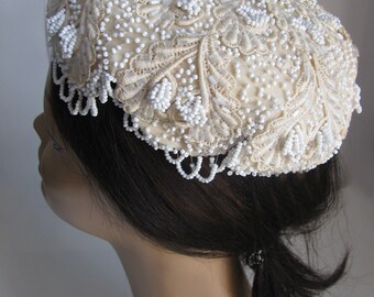 Vintage 1950s Elegant Ivory and White Beaded Lace Pill Box  display picture 1