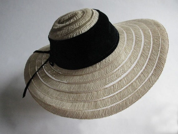 Vintage Florianne Off-white brimmed hat with navy… - image 1